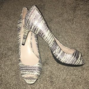 Vince Camuto 3” heels - 9M